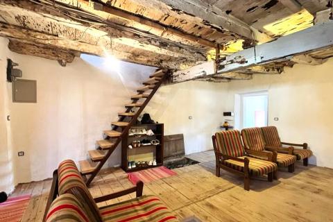 Istra-Karojba, autohtona useljiva  kuća u nizu