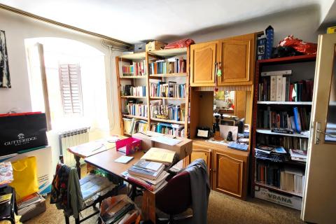 Istra, Buje, autohtona kuća s vrtom u centru