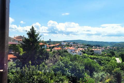 Istra, Buje, autohtona kuća s vrtom u centru