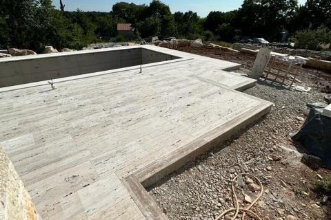 Višnjan, predivna kamena vila sa bazenom u izgradnji i pogledom na more