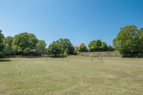 TINJAN, okolica- kamena vila sa 7000 m2 okućnice