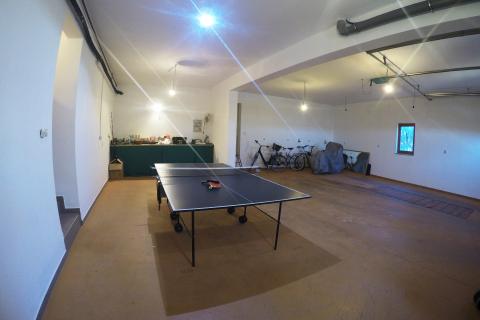 Istra,Banjole,apartmanska kuća sa velikim dodatnim potencijalom!!