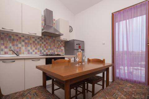 Istra,Banjole,apartmanska kuća sa velikim dodatnim potencijalom!!