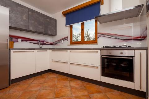 Istra,Banjole,apartmanska kuća sa velikim dodatnim potencijalom!!