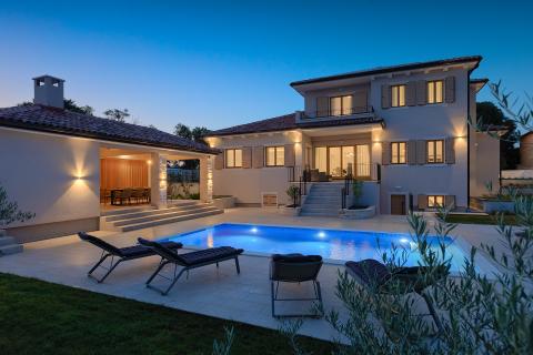 Rovinj 7km-savršena dizajnerska luksuzna vila na 1200m2 okućnice