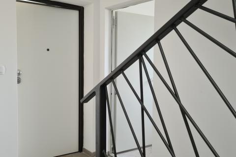 Poreč: Stan u prizemlju novogradnje s dvorištem 160 m2