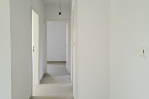 Poreč: Stan u prizemlju novogradnje s dvorištem 160 m2