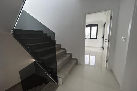 Novigrad, moderna kuća sa krovnom terasom 500 metara od mora