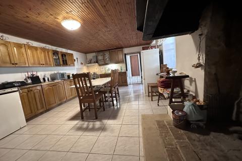 Istra, Kavran, kamena kuća vezana jednom stranom