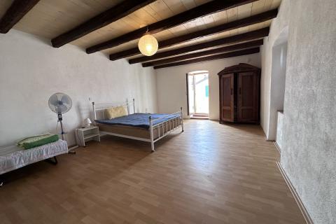 Istra, Kavran, kamena kuća vezana jednom stranom