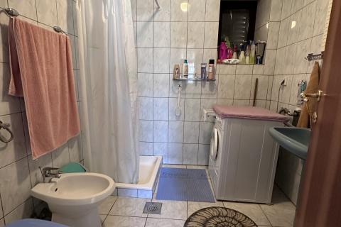 Istra, Kavran, kamena kuća vezana jednom stranom