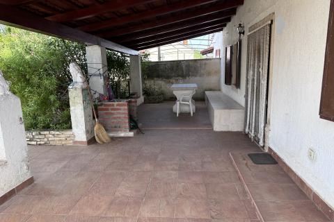 Istra, Kavran, kamena kuća vezana jednom stranom