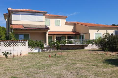 Istra,Medulin,kuća sa bazenom na lijepoj lokaciji!!