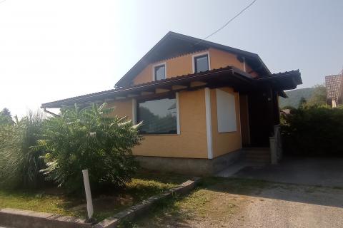 Ogulin, kuća sa poslovnim prostorom, blizina centra