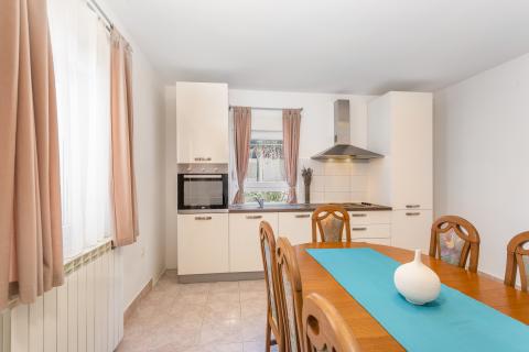 OTOK KRK-GRAD KRK bliža okolica kuća sa bazenom