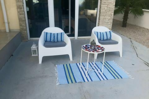 OTOK KRK-GRAD KRK bliža okolica kuća sa bazenom