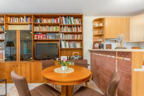 Klana - apartman 2 sobe, 2 kuhinje, 2 dnevna boravka - 100m2