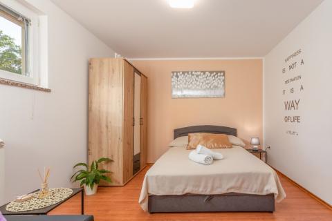 Klana - apartman 2 sobe, 2 kuhinje, 2 dnevna boravka - 100m2