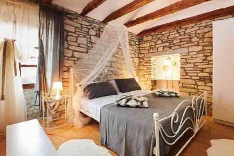 Momjan okolica, konoba, sobe za turistički najam i građevinsko zemljište