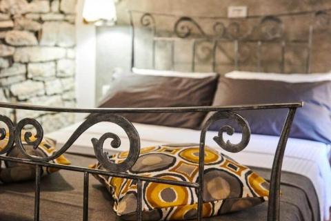 Momjan okolica, konoba, sobe za turistički najam i građevinsko zemljište