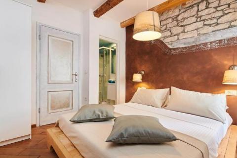 Momjan okolica, konoba, sobe za turistički najam i građevinsko zemljište