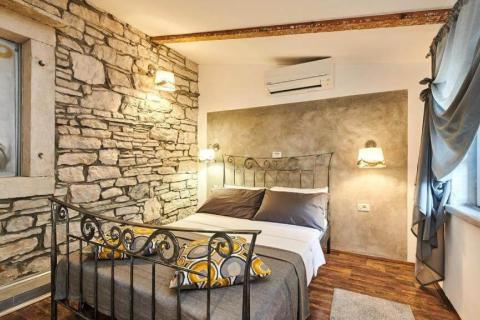 Momjan okolica, konoba, sobe za turistički najam i građevinsko zemljište