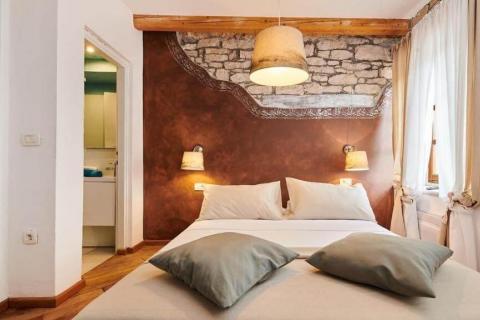 Momjan okolica, konoba, sobe za turistički najam i građevinsko zemljište