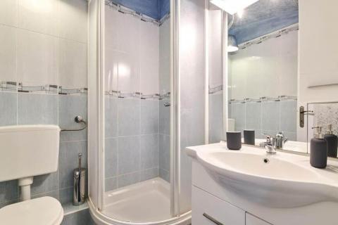 Momjan okolica, konoba, sobe za turistički najam i građevinsko zemljište