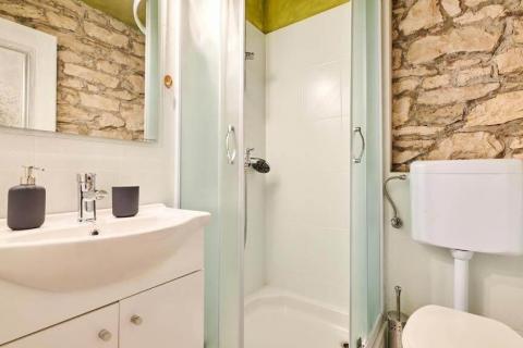 Momjan okolica, konoba, sobe za turistički najam i građevinsko zemljište