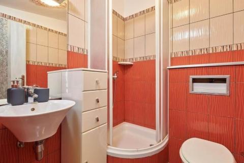 Momjan okolica, konoba, sobe za turistički najam i građevinsko zemljište