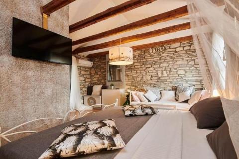 Momjan okolica, konoba, sobe za turistički najam i građevinsko zemljište