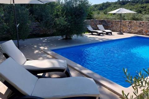 Momjan okolica, konoba, sobe za turistički najam i građevinsko zemljište