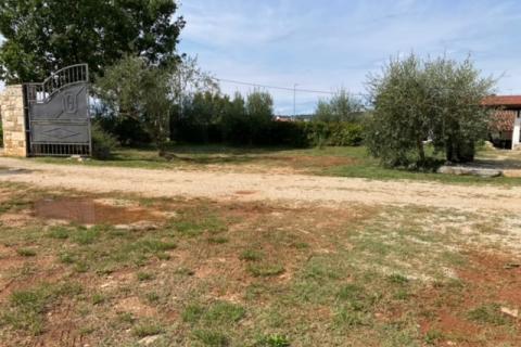 Momjan okolica, konoba, sobe za turistički najam i građevinsko zemljište