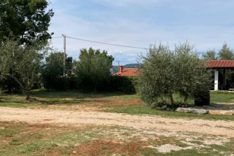 Momjan okolica, konoba, sobe za turistički najam i građevinsko zemljište