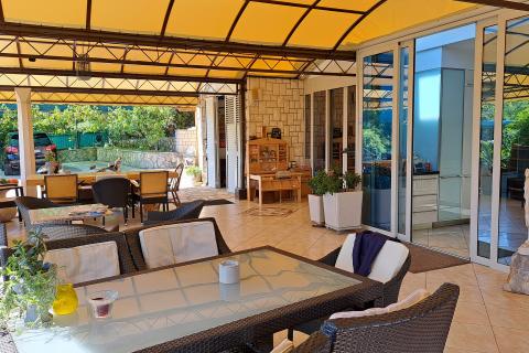 Lovran,višestambena obiteljska kuća s pogledom na more