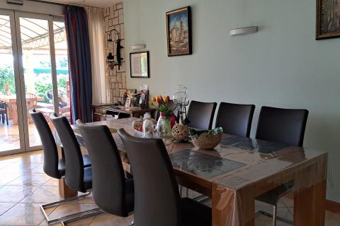 Lovran,višestambena obiteljska kuća s pogledom na more