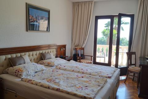 Lovran,višestambena obiteljska kuća s pogledom na more