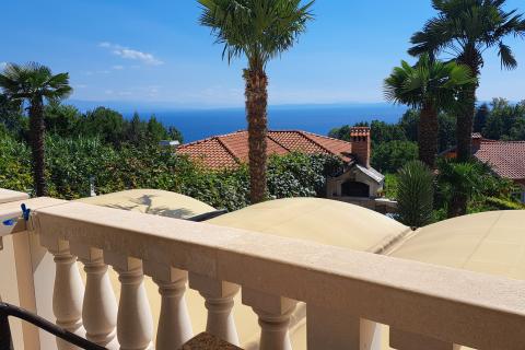 Lovran,višestambena obiteljska kuća s pogledom na more