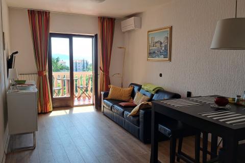 Lovran,višestambena obiteljska kuća s pogledom na more