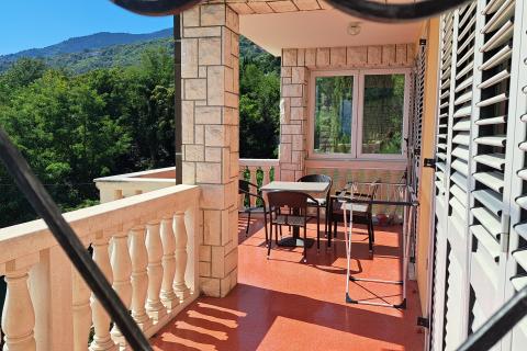 Lovran,višestambena obiteljska kuća s pogledom na more