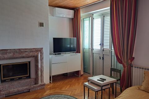 Lovran,višestambena obiteljska kuća s pogledom na more