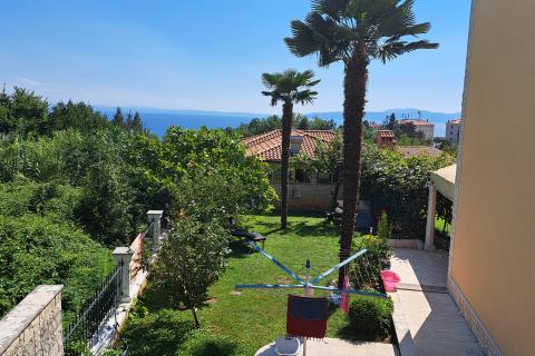 Lovran,višestambena obiteljska kuća s pogledom na more