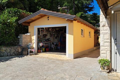 Lovran,višestambena obiteljska kuća s pogledom na more