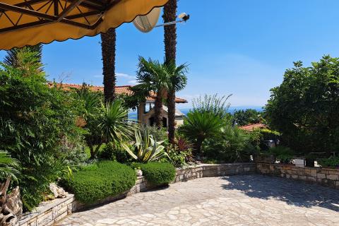 Lovran,višestambena obiteljska kuća s pogledom na more