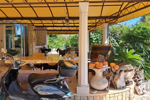 Lovran,višestambena obiteljska kuća s pogledom na more