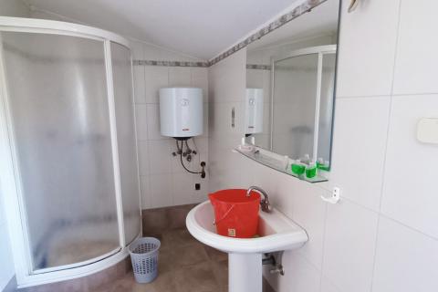 Istra, Marčana - poslovni prostor i stan za najam