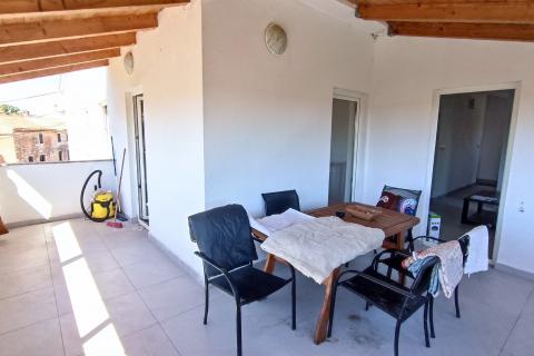 Istra, Marčana - poslovni prostor i stan za najam