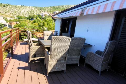 Senj-  predivan stan 1. red do mora 101 m2