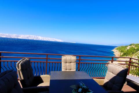 Senj-  predivan stan 1. red do mora 101 m2