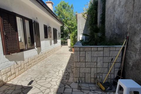 Senj-  predivan stan 1. red do mora 101 m2